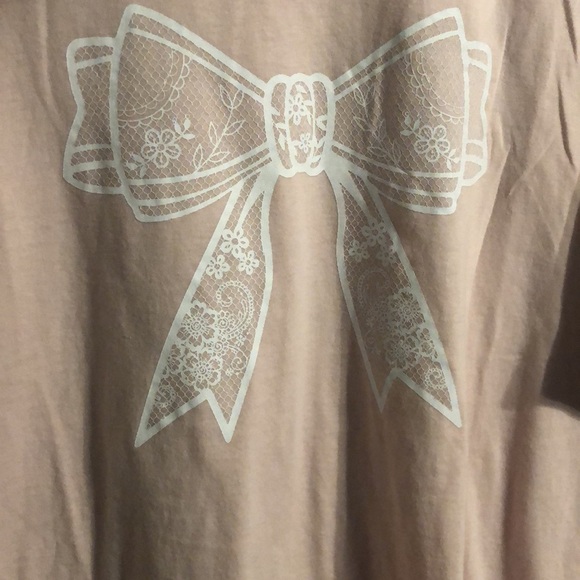 Cute Bow Tee - Picture 4 of 5